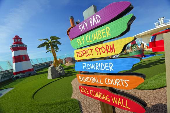 Royal Caribbean International, Mariner of the Seas, Minigolf.jpg